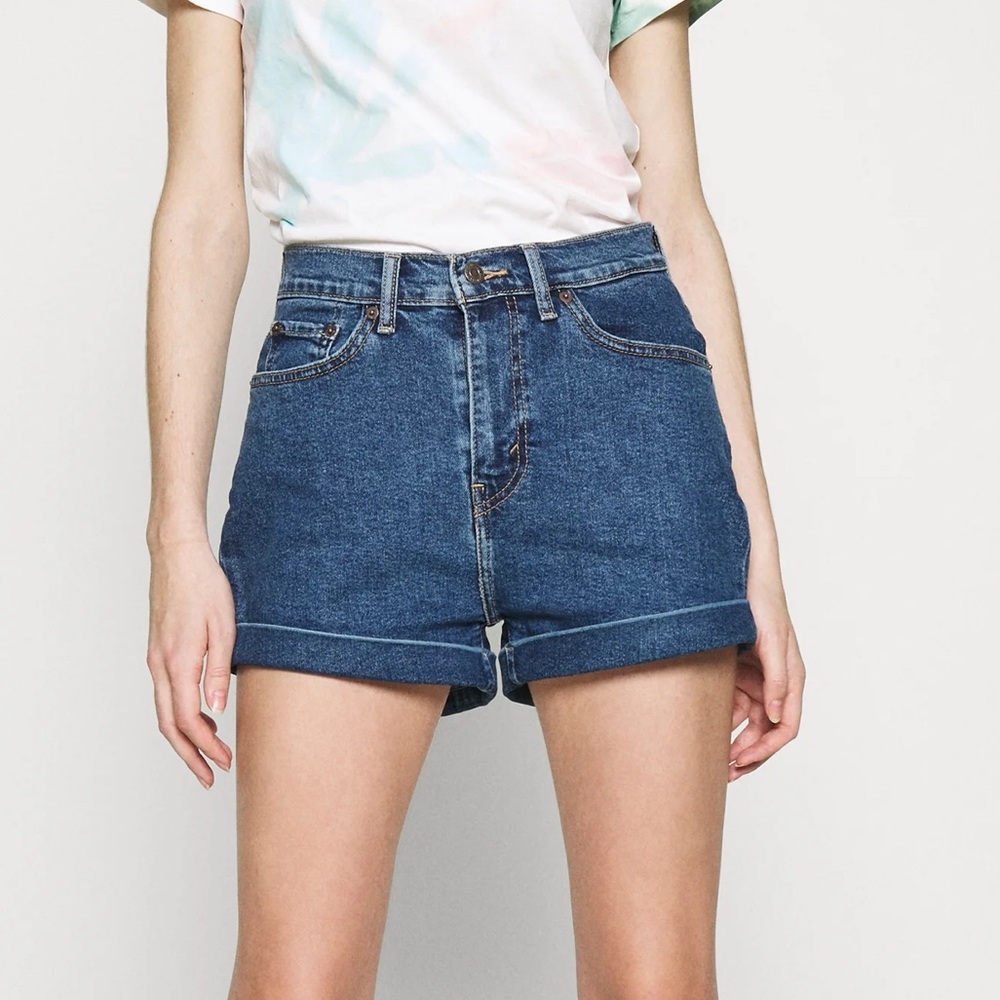 SOLD Levi’s high rise mom shorts - Picture 1 of 4